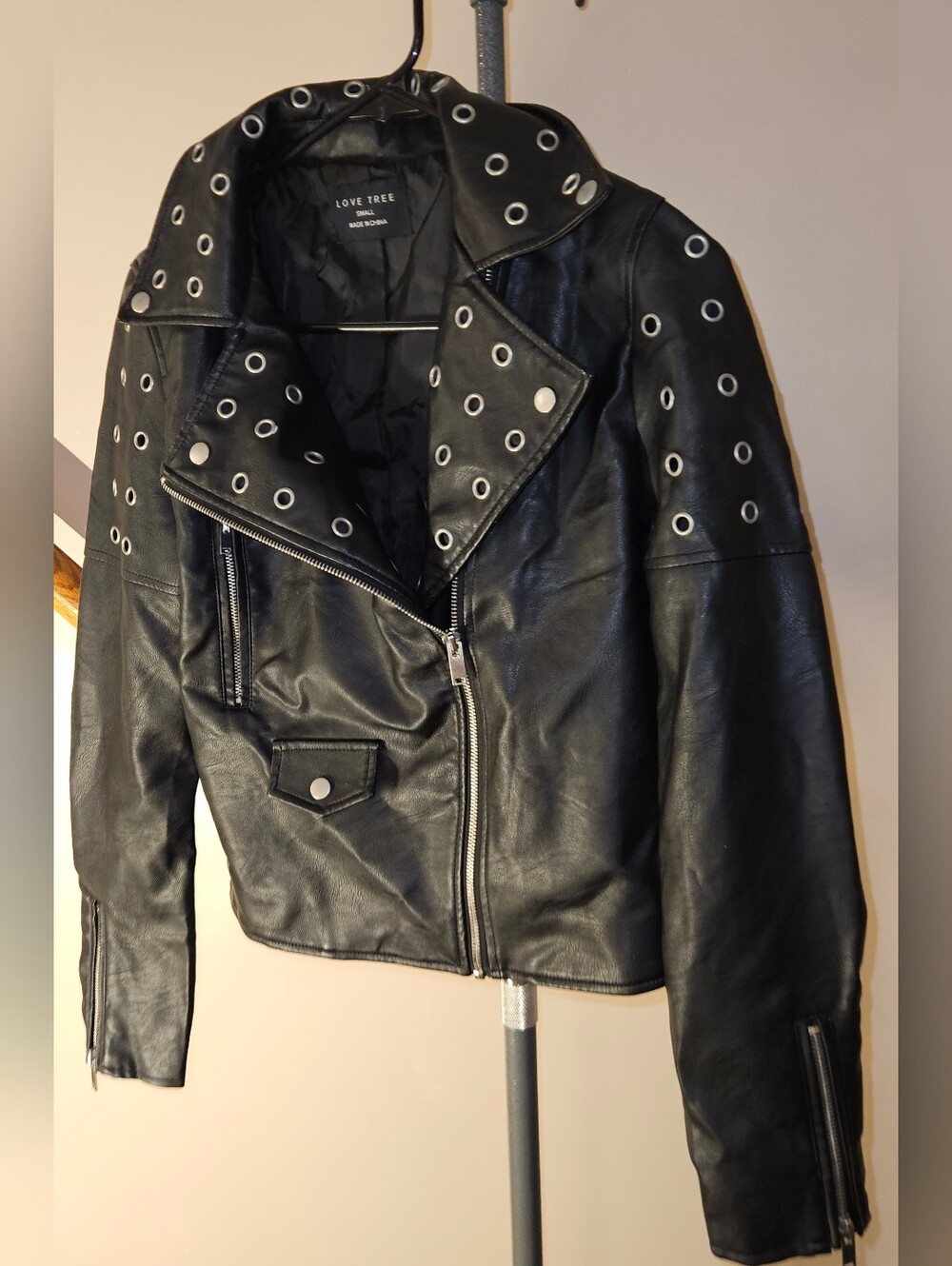 Love Tree Black Grommet Vegan Leather Moto Jacket szSmall Like New